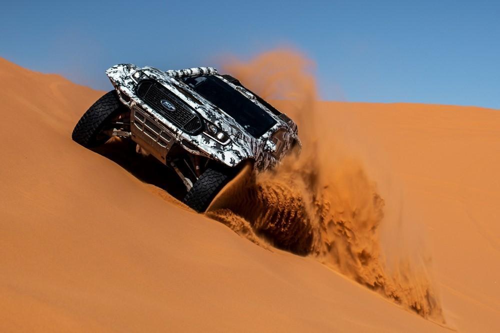 Les pilotes Roma et Woolridge à la tête du rallye raid M-Sport