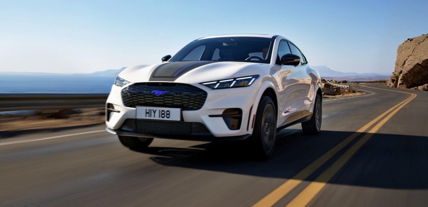 La Mustang Mach-E reçoit de nouvelles améliorations technologiques ainsi qu’une version California Special hautes performances